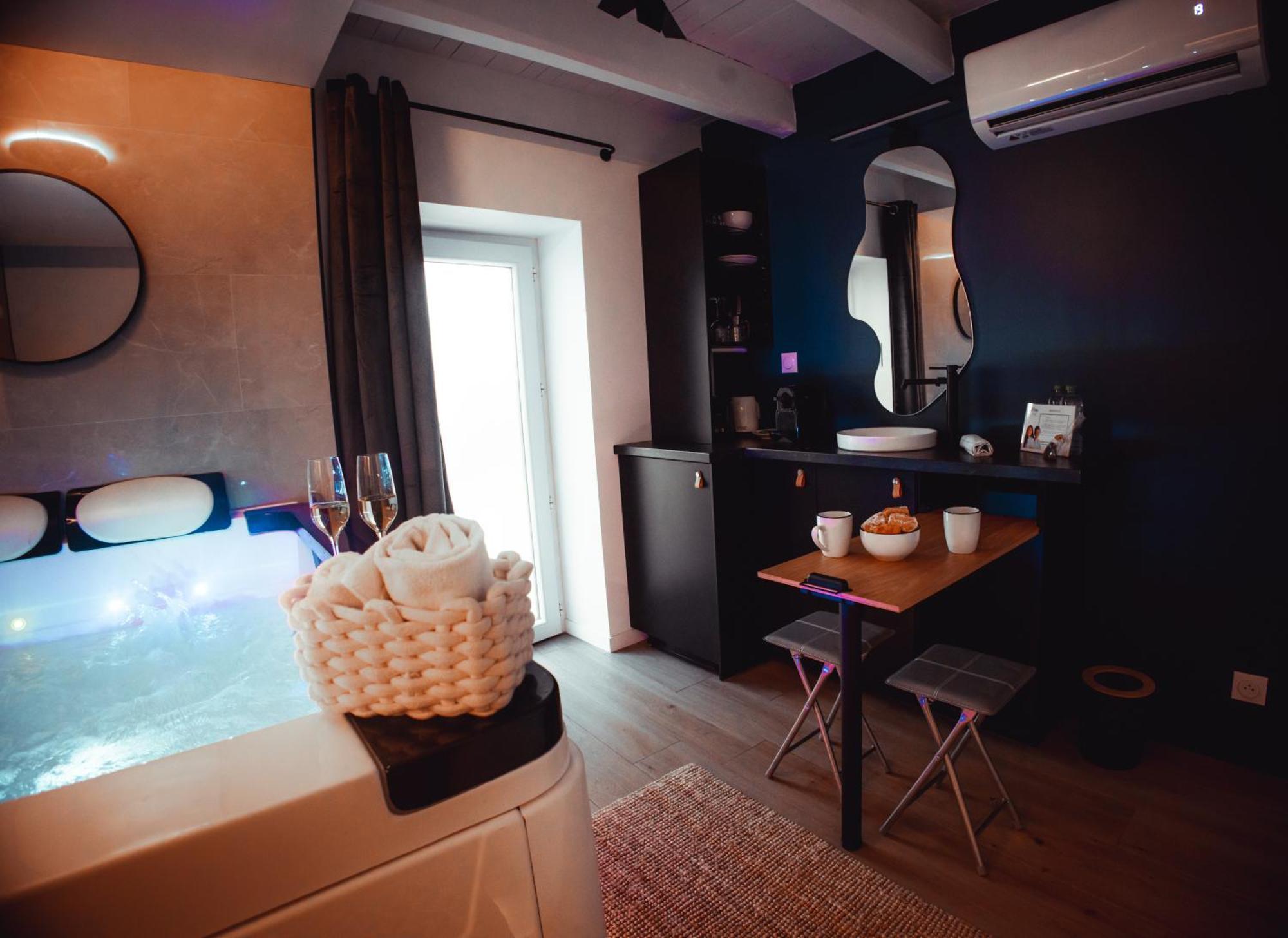 French Klss - Love Room By Prim0 C0Nciergerie Clermont-Ferrand Exterior foto